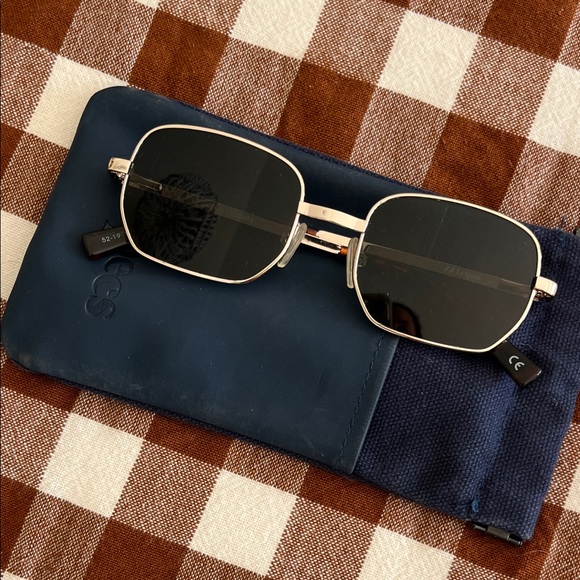 Le Specs The Flash Sunglasses - Picture 4 of 4